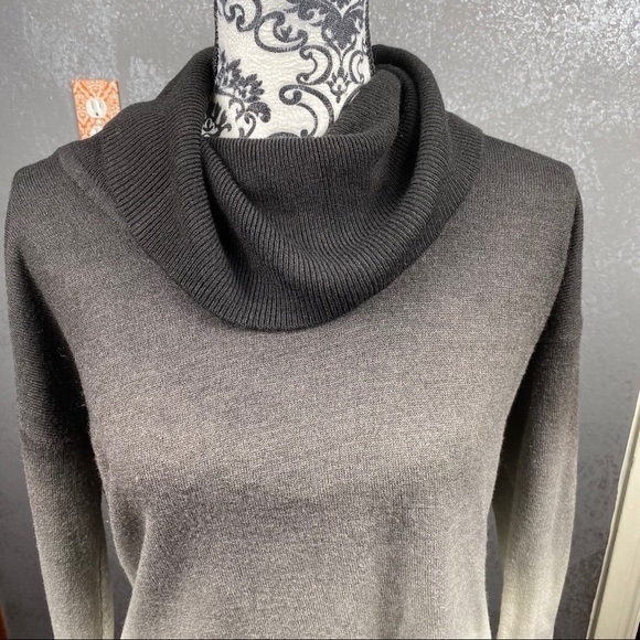 Fun black/gray ombré soft turtleneck sweater - Picture 4 of 12